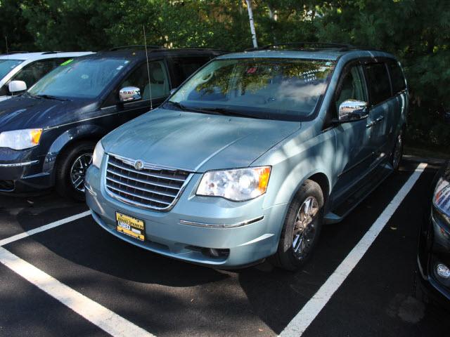 Chrysler Town and Country SLT 25 MiniVan