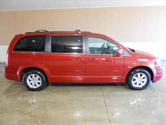 Chrysler Town and Country 2008 photo 2