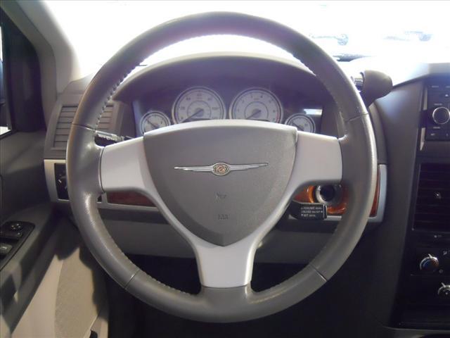 Chrysler Town and Country 2008 photo 3