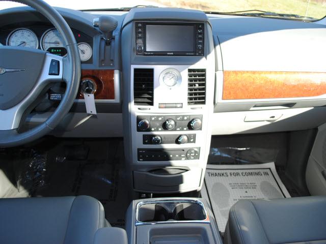 Chrysler Town and Country 2008 photo 4