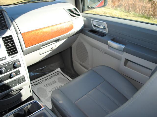 Chrysler Town and Country 2008 photo 5