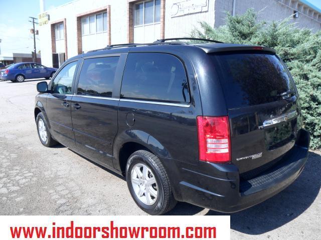 Chrysler Town and Country 2008 photo 1