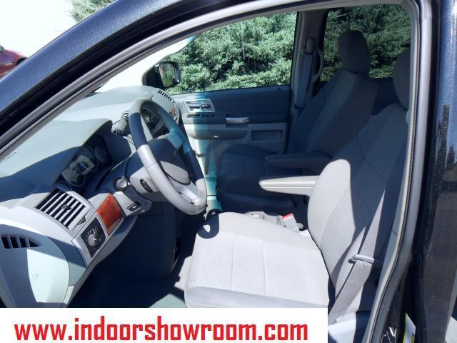 Chrysler Town and Country 2008 photo 3