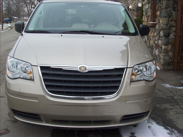 Chrysler Town and Country 2008 photo 2