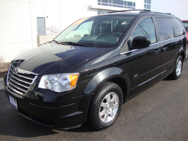 Chrysler Town and Country 2008 photo 1