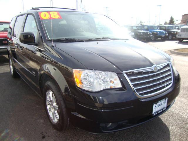 Chrysler Town and Country 2008 photo 3