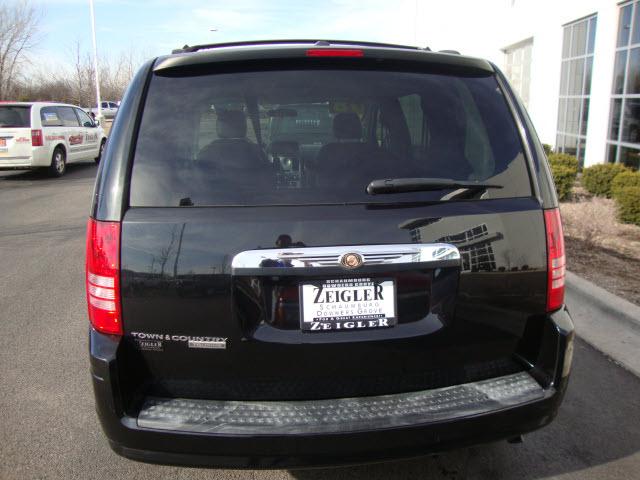 Chrysler Town and Country 2008 photo 5