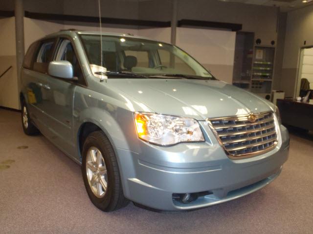 Chrysler Town and Country 3.5 MiniVan