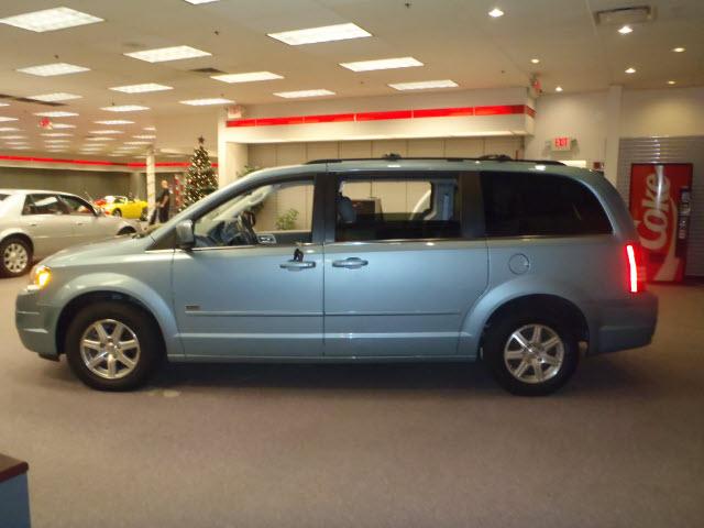 Chrysler Town and Country 2008 photo 1