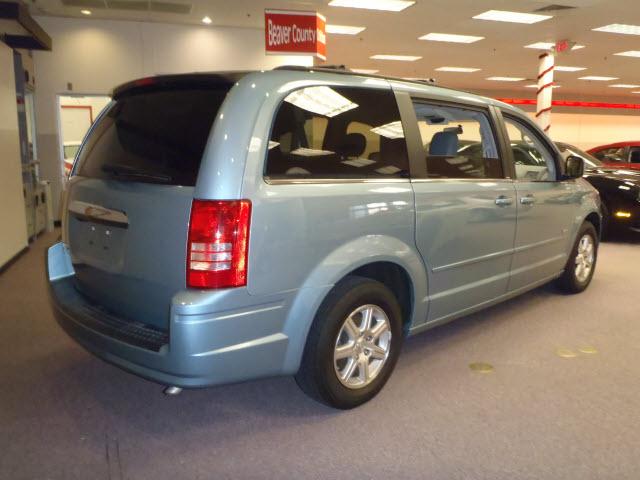 Chrysler Town and Country 2008 photo 3