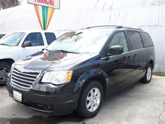 Chrysler Town and Country 2008 photo 1