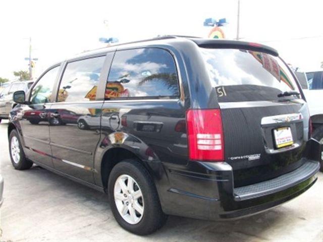 Chrysler Town and Country 2008 photo 3