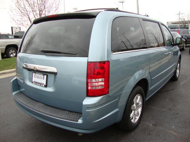 Chrysler Town and Country 2008 photo 4