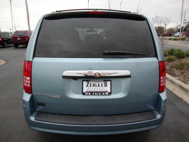 Chrysler Town and Country 2008 photo 5