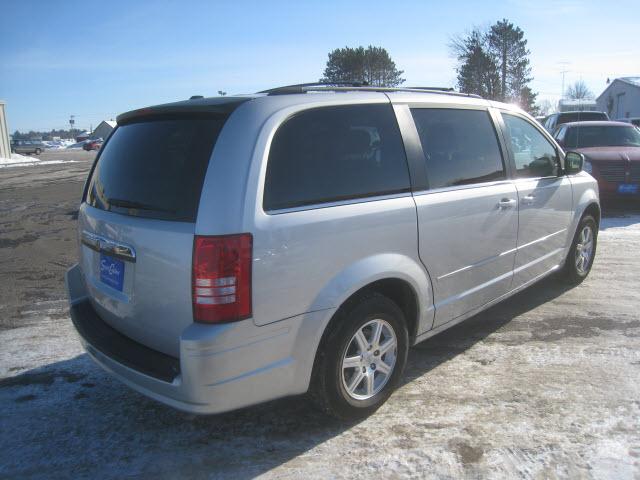 Chrysler Town and Country 2008 photo 2