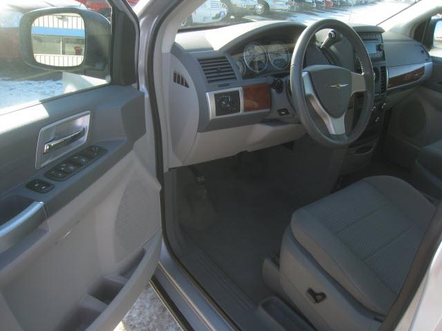 Chrysler Town and Country 2008 photo 4