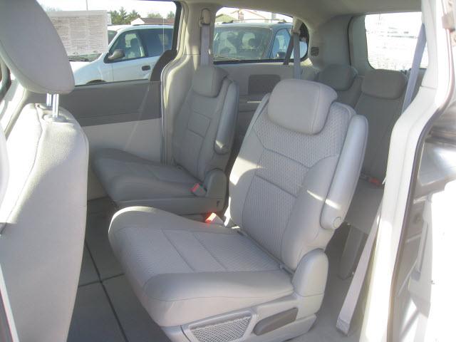 Chrysler Town and Country 2008 photo 5