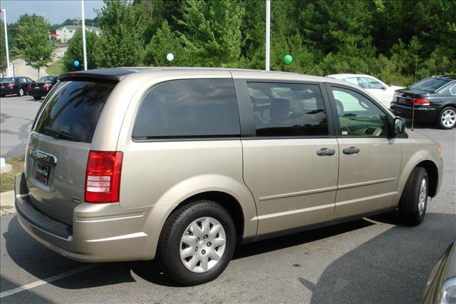 Chrysler Town and Country 2008 photo 3