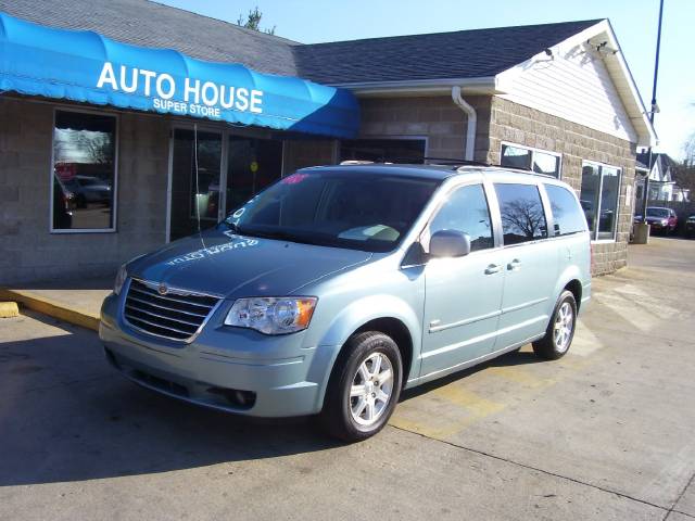 Chrysler Town and Country 2008 photo 1