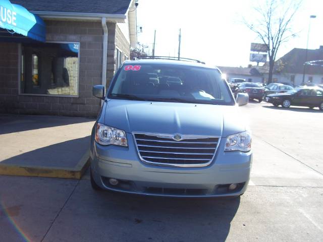 Chrysler Town and Country 2008 photo 2