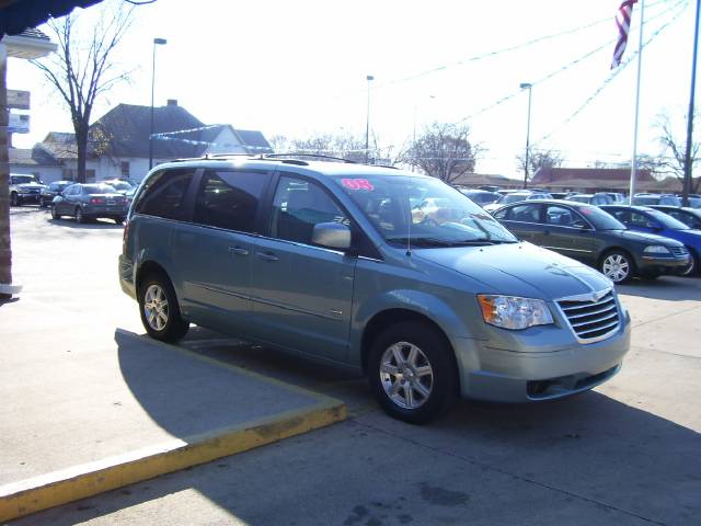 Chrysler Town and Country 2008 photo 3