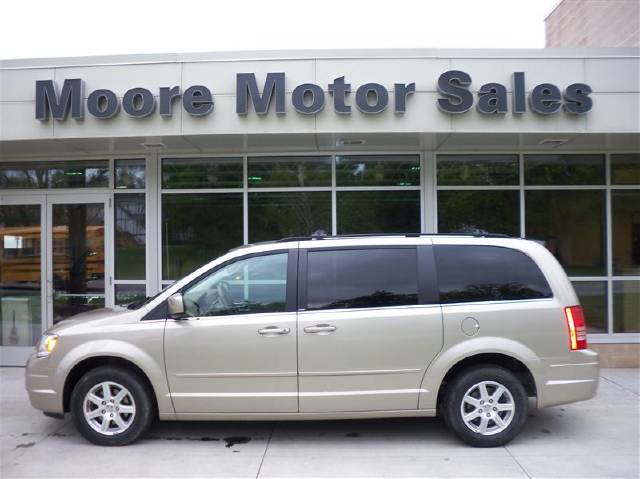 Chrysler Town and Country 2008 photo 1