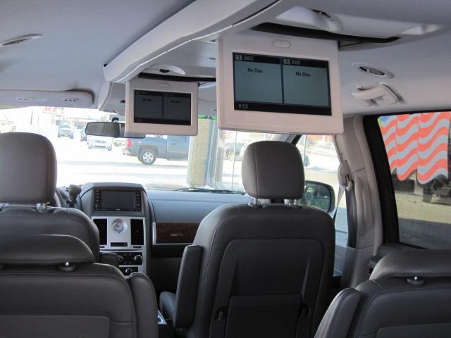 Chrysler Town and Country 2008 photo 1