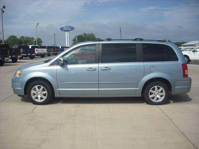 Chrysler Town and Country Supercrew 139 King Ranch MiniVan