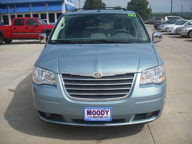 Chrysler Town and Country 2008 photo 1