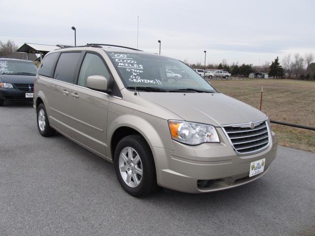 Chrysler Town and Country 2008 photo 1