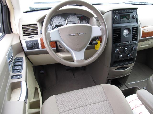 Chrysler Town and Country 2008 photo 4