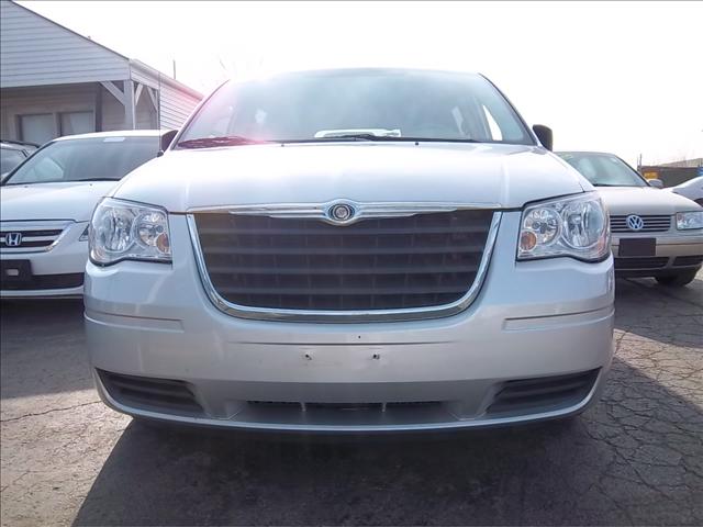 Chrysler Town and Country 2008 photo 2
