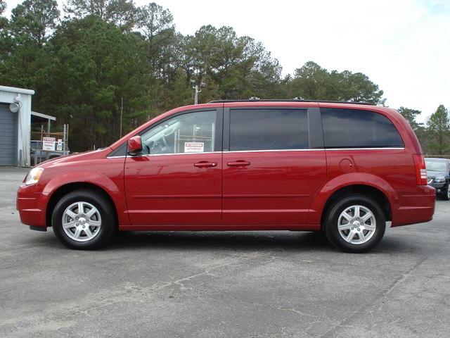 Chrysler Town and Country 2008 photo 1