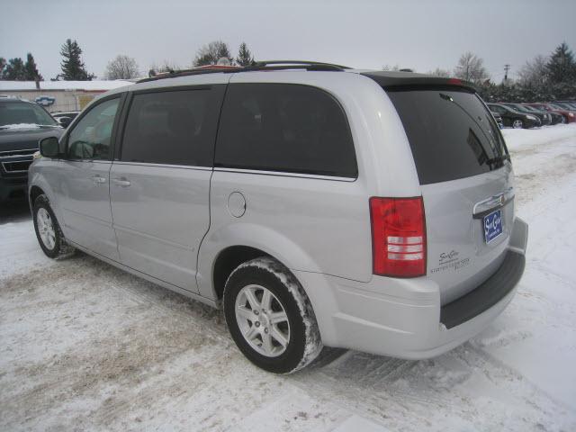 Chrysler Town and Country 2008 photo 1