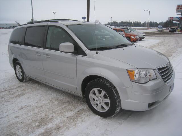Chrysler Town and Country 2008 photo 3