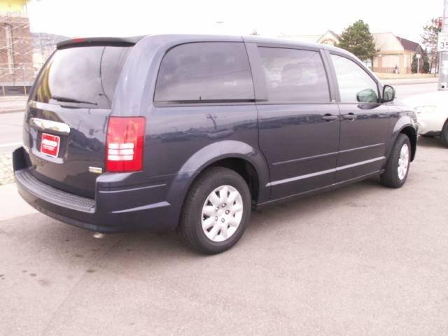 Chrysler Town and Country 2008 photo 2