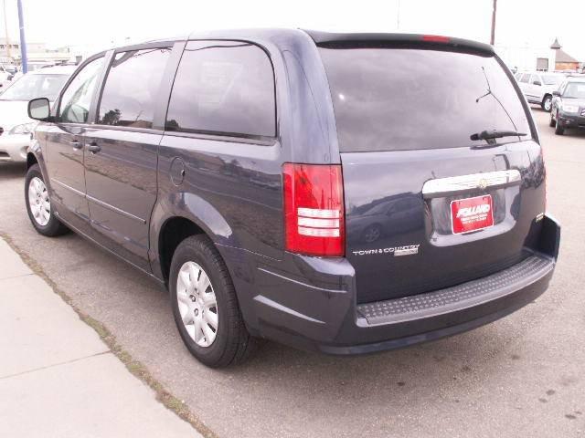 Chrysler Town and Country 2008 photo 3
