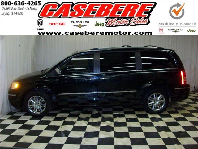 Chrysler Town and Country 2008 photo 1