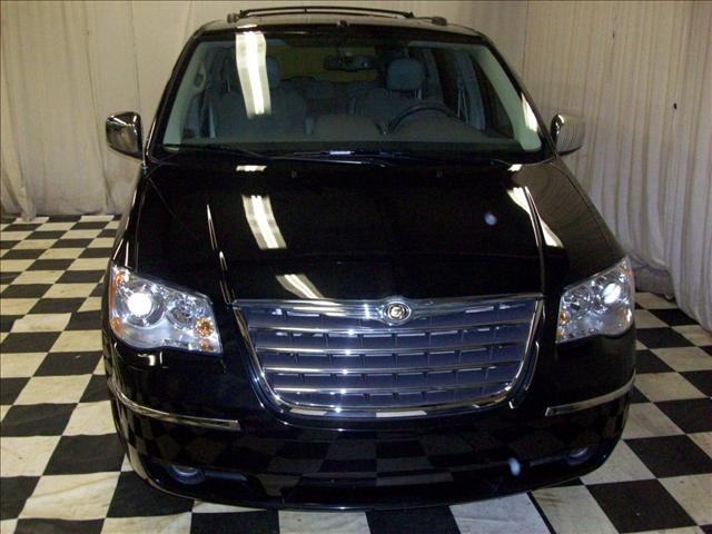 Chrysler Town and Country 2008 photo 3