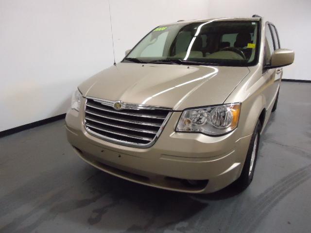 Chrysler Town and Country 2008 photo 3