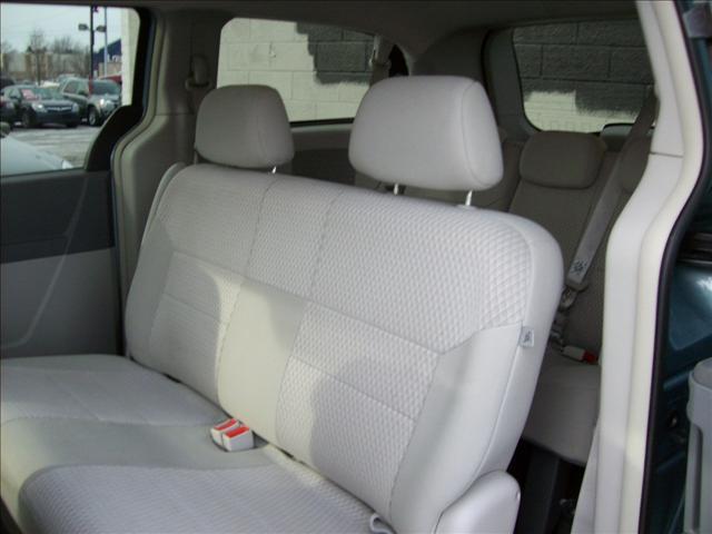 Chrysler Town and Country 2008 photo 2