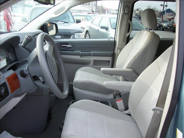 Chrysler Town and Country 2008 photo 3