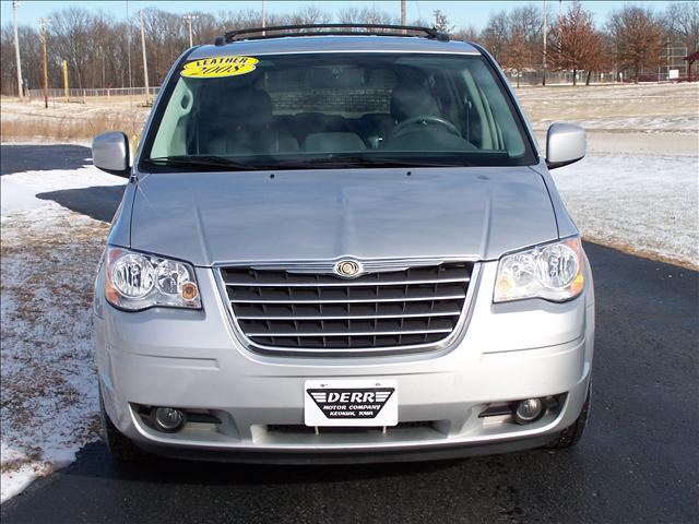 Chrysler Town and Country 2008 photo 1