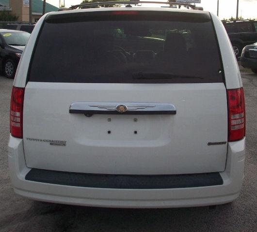 Chrysler Town and Country 2008 photo 3