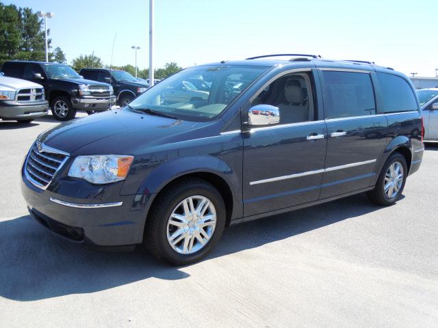 Chrysler Town and Country 2008 photo 1