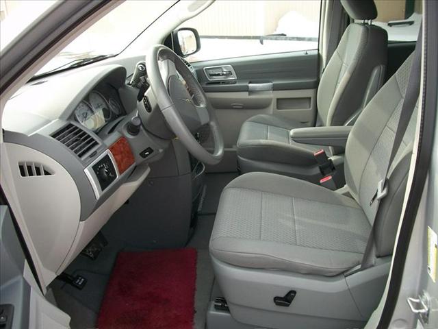 Chrysler Town and Country 2008 photo 3