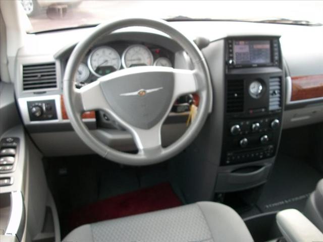 Chrysler Town and Country 2008 photo 4
