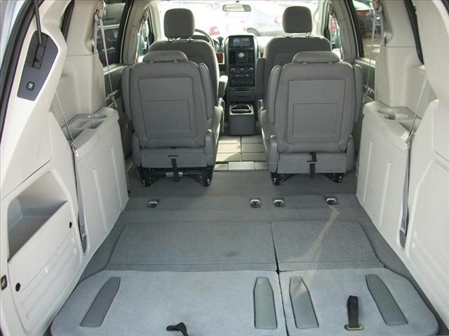 Chrysler Town and Country 2008 photo 5