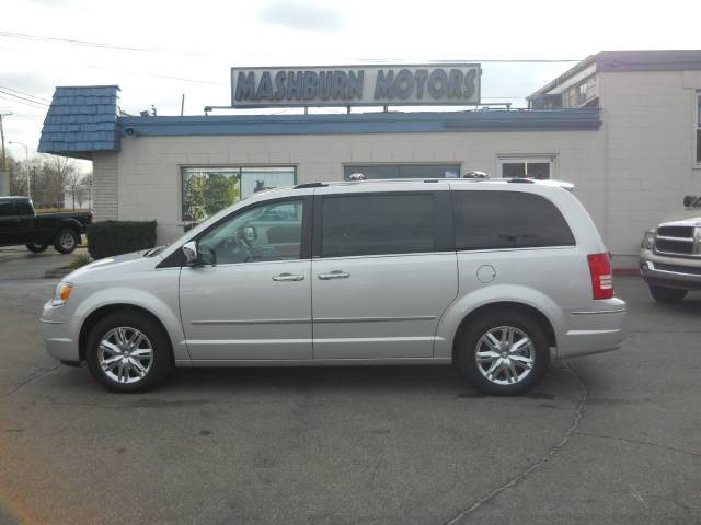 Chrysler Town and Country SLT 25 MiniVan