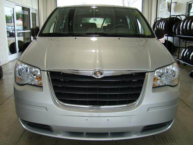 Chrysler Town and Country 2008 photo 1